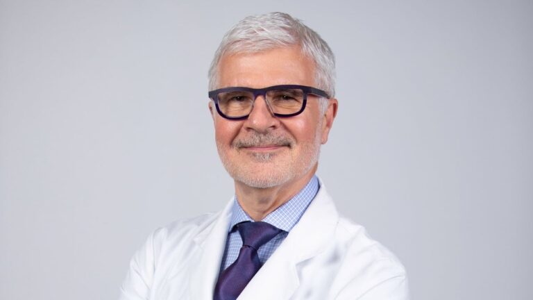 Ditch the Topical: Dr. Gundry Reveals ‘Eating Your Sunscreen’ is Key to Glowing Skin