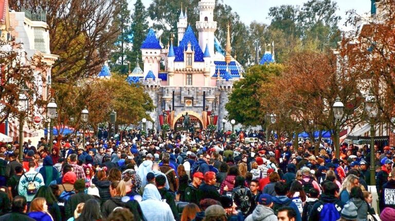 Water Outage Plunges Disneyland into Chaos, Shutting Down Bathrooms and Restaurants