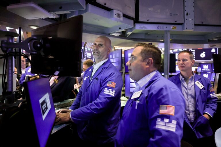 Market Volatility Peaks as Dow Tumbles for Third Week Straight